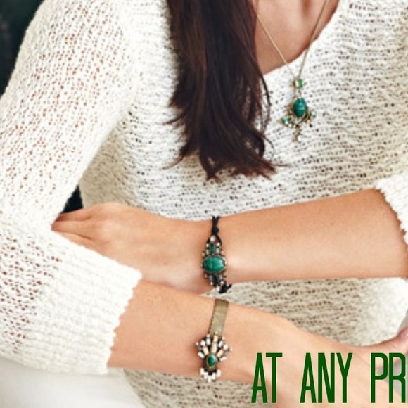 Chloe + Isabel Scarab Locking Bracelet Rare - Picture 4 of 6